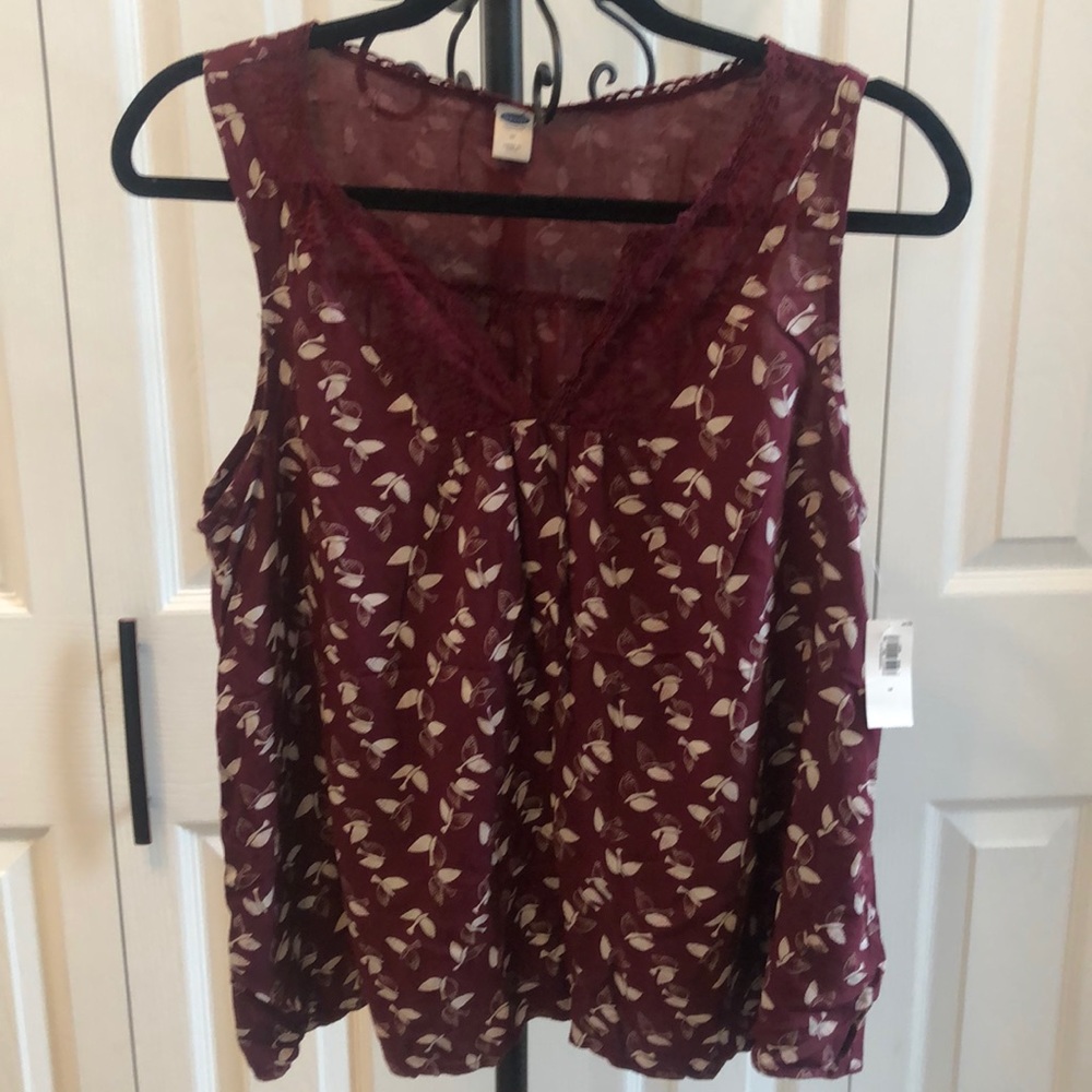 NWT🌺Old Navy Maroon Sleeveless V-neck Top